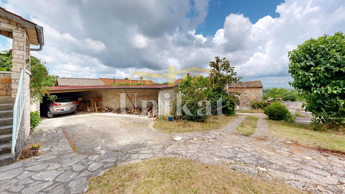 Prenovljena kamnita hiša